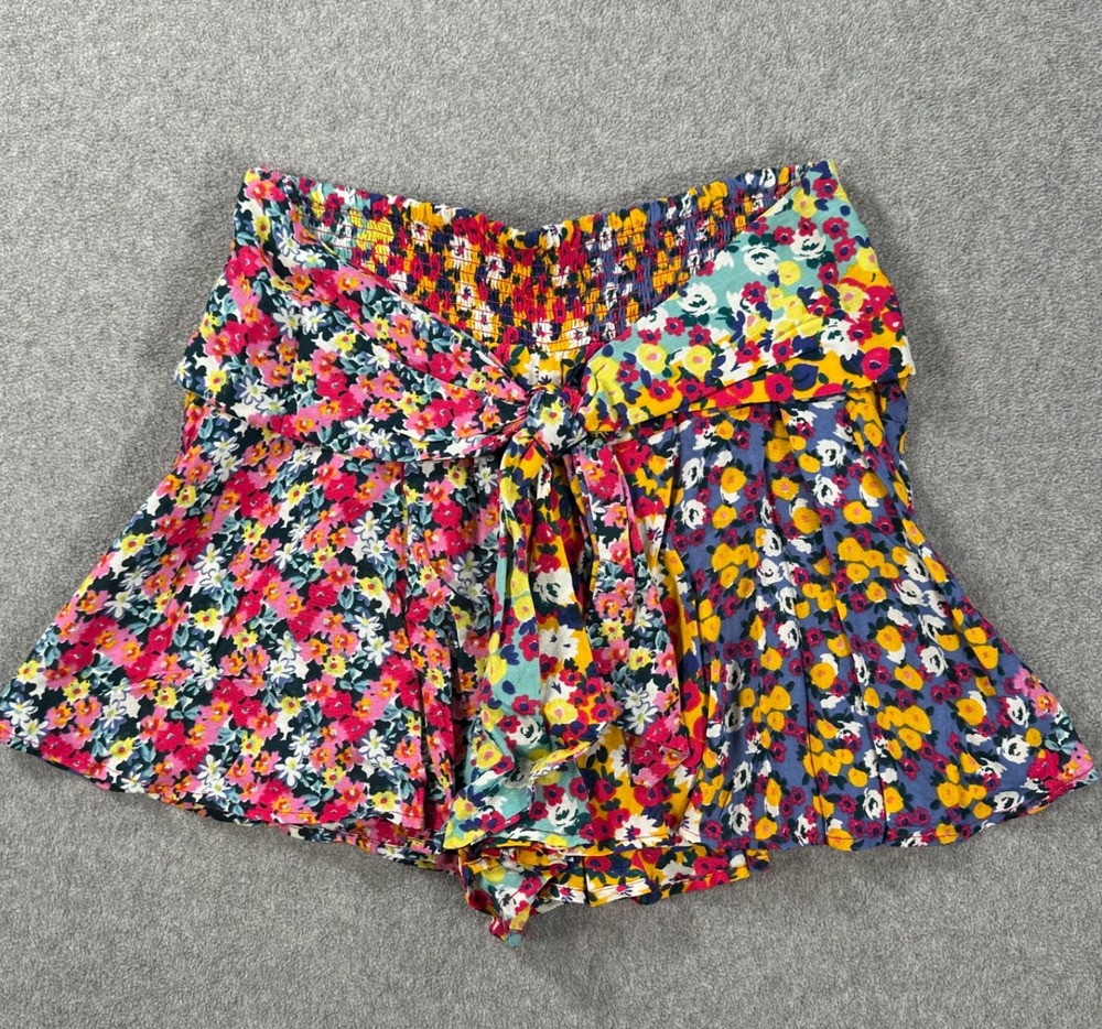 Patrons of Peace Wildflower Shorts Size Medium Tie Front Wide Leg Flowy Colorful